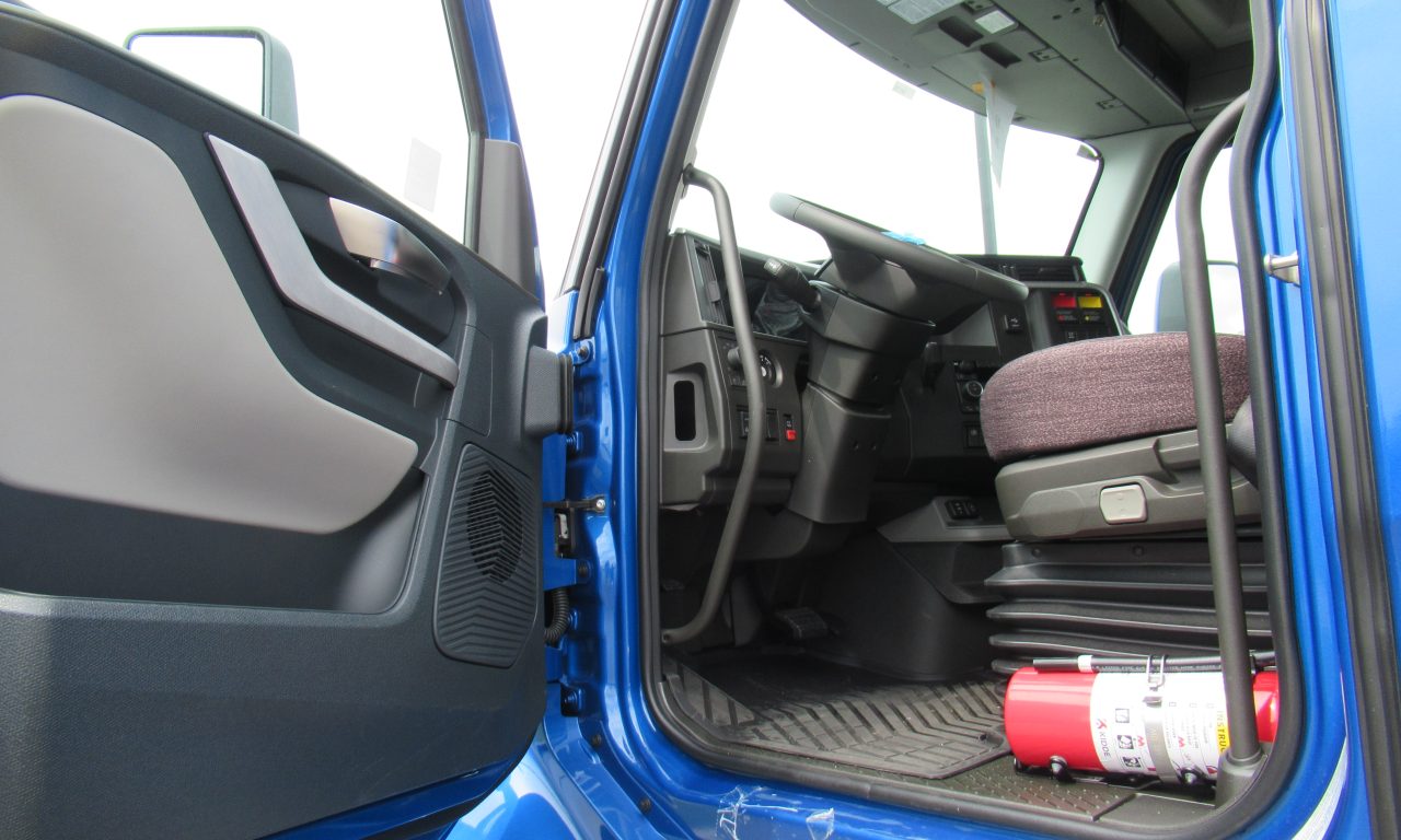 2025 Volvo VNL 860 - image 5