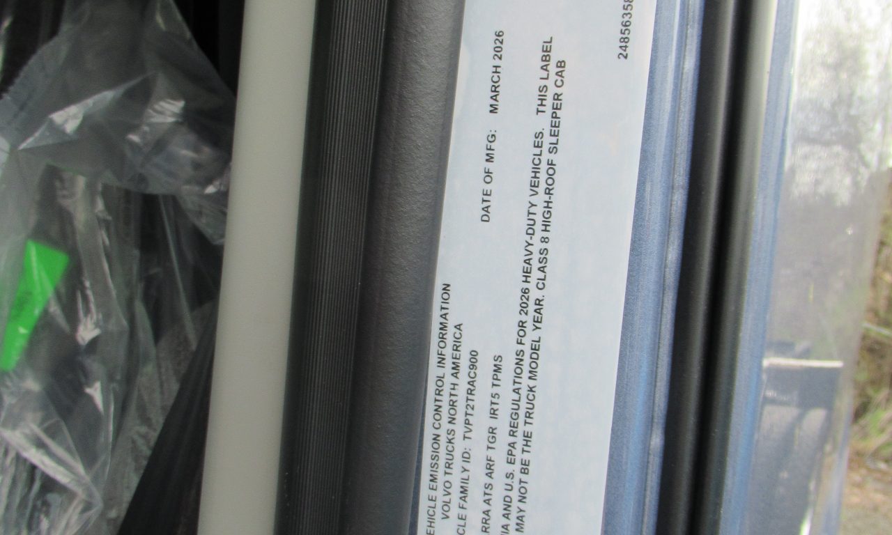 2027 Volvo VNL 860 - image 7